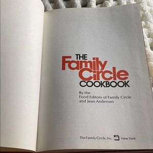 Vintage 1974,”The Family Circle Cookbook”. Hardbound. 789 pages. EUC